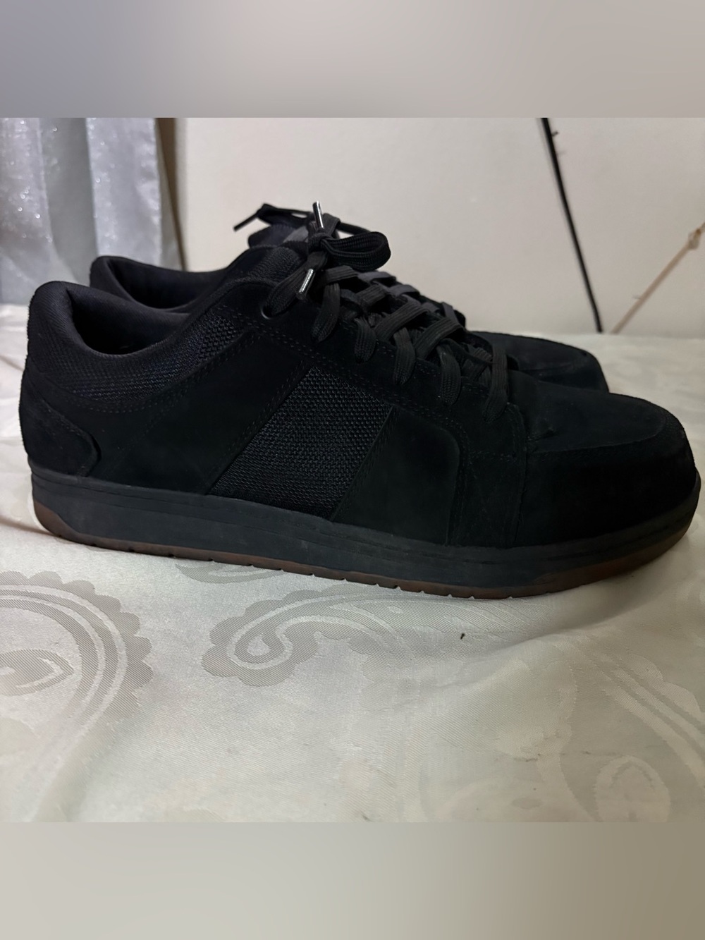 Brahma men’s Grate 11 steel toe work shoe featuring a black suede design size 12